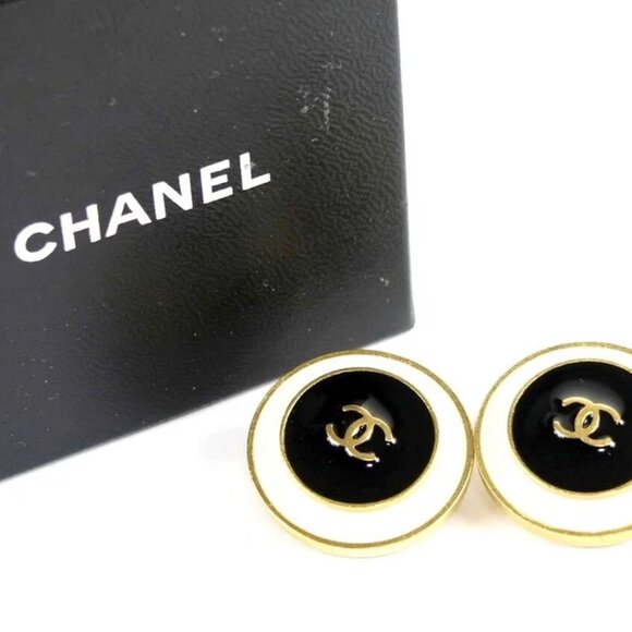 CHANEL CC Logos Black & White Round Clip-On Earrings Gold Tone 95C Auth w/Box - Picture 4 of 4